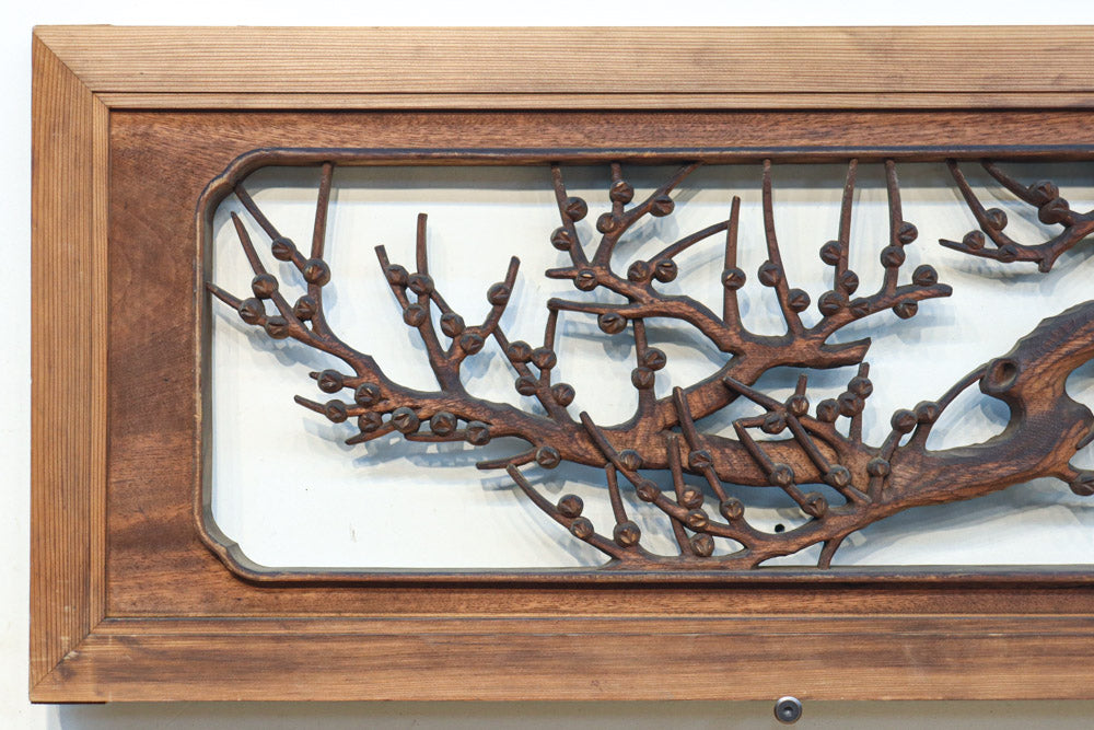 味わい深い木地の色彩に松竹梅を描く風情ある深彫彫刻欄間　EZ2836ab　在庫(a:1 b:1)枚