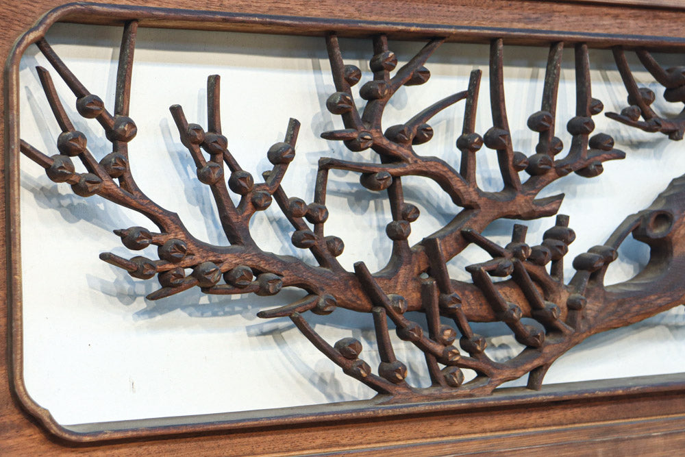 味わい深い木地の色彩に松竹梅を描く風情ある深彫彫刻欄間　EZ2836ab　在庫(a:1 b:1)枚