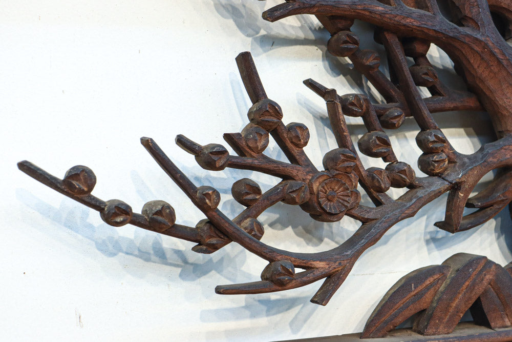 味わい深い木地の色彩に松竹梅を描く風情ある深彫彫刻欄間　EZ2836ab　在庫(a:1 b:1)枚