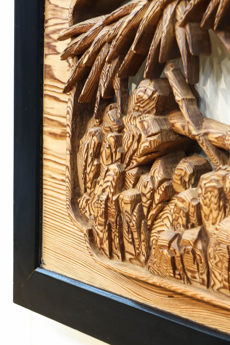 縁起良い松竹梅の彫刻を黒枠で囲い上品な面持ちの深彫り彫刻欄間　EZ2837ab　在庫(a:1 b:1)枚