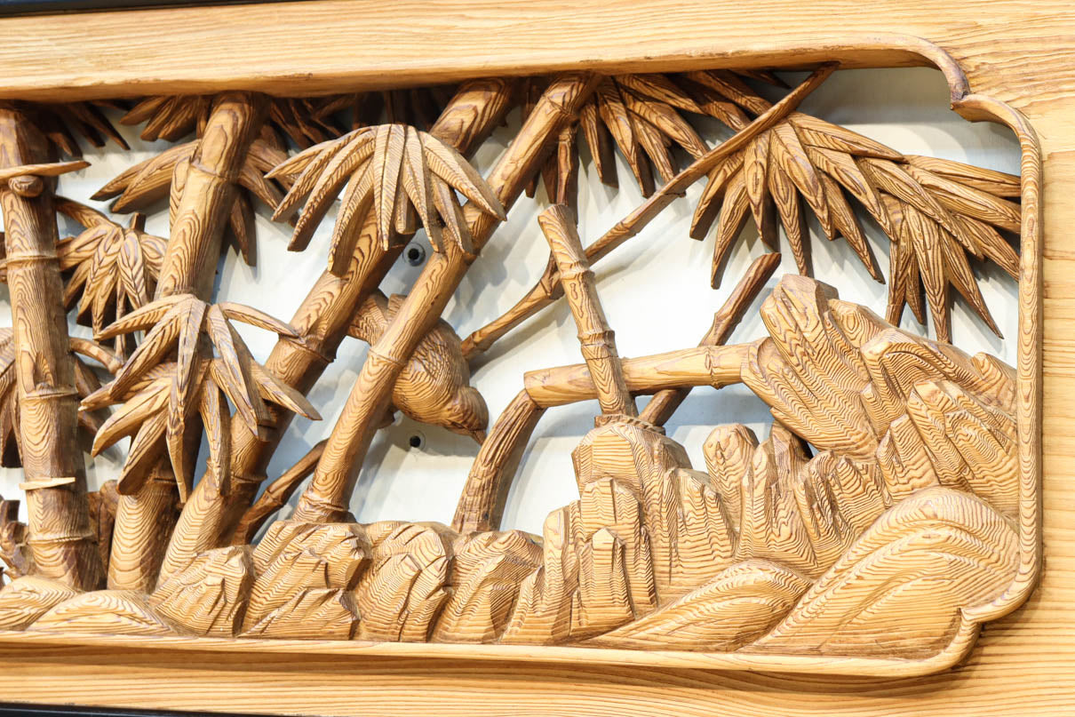 縁起良い松竹梅の彫刻を黒枠で囲い上品な面持ちの深彫り彫刻欄間　EZ2837ab　在庫(a:1 b:1)枚