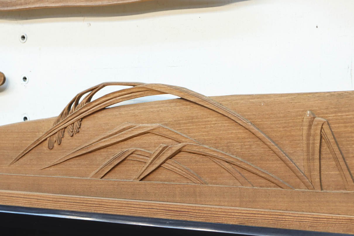 鴈(ガン)が戯れたり飛び立っていく姿を描いた仄々とした彫刻欄間　EZ2838ab　在庫2枚一組