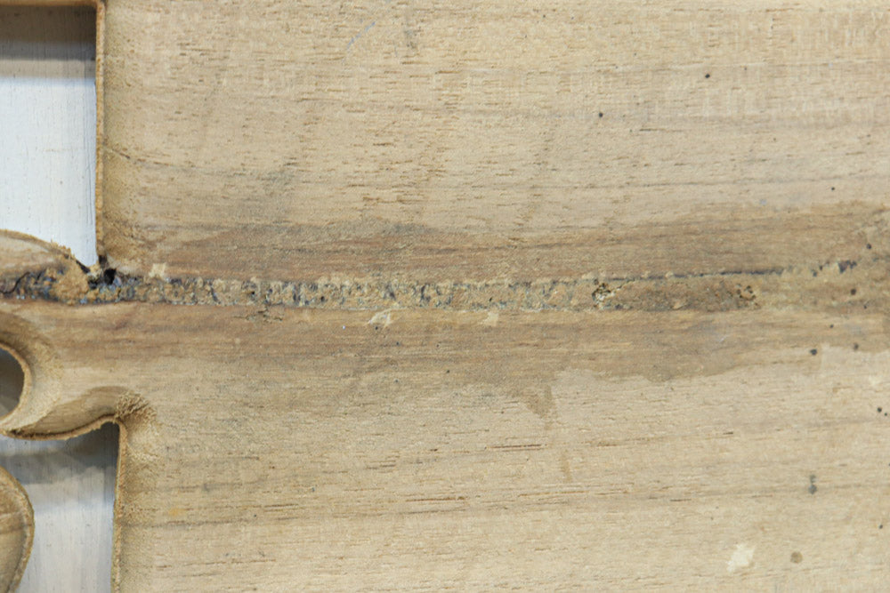 レリーフ彫刻を施した自然の風合いが滲む木地色欄間素材　EZ2840　在庫9枚