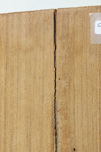 レリーフ彫刻を施した自然の風合いが滲む木地色欄間素材　EZ2840　在庫9枚