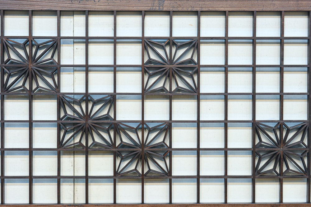 幅2608ミリ!! 升格子に角麻の葉組子が散りばめられた長尺欄間素材　EZ2844　在庫1枚