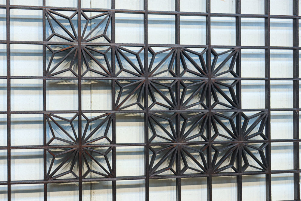 幅2608ミリ!! 升格子に角麻の葉組子が散りばめられた長尺欄間素材　EZ2844　在庫1枚