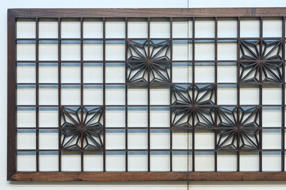 幅2608ミリ!! 升格子に角麻の葉組子が散りばめられた長尺欄間素材　EZ2844　在庫1枚