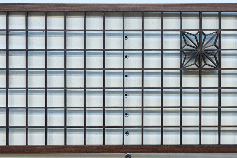 幅2608ミリ!! 升格子に角麻の葉組子が散りばめられた長尺欄間素材　EZ2844　在庫1枚