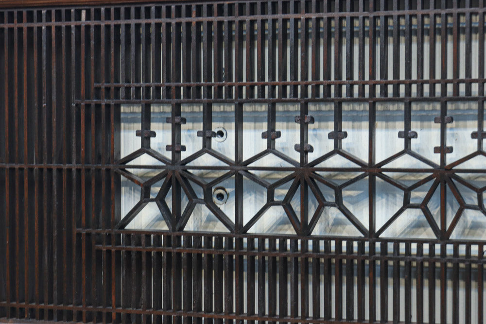 緻密な縦繁に桐模様組子が浮かぶ気品漂う欄間　EZ2846　在庫2枚