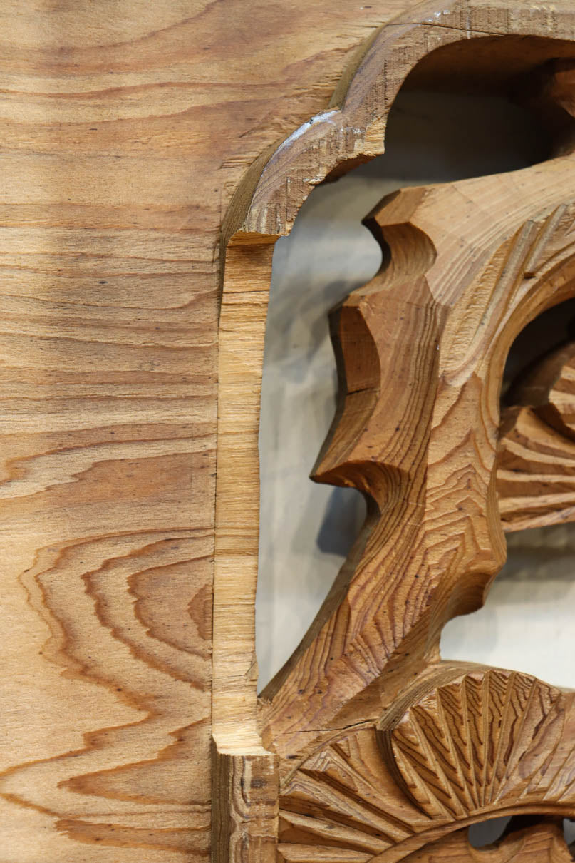 優雅な鶴の姿を松の木に添えた深彫り彫刻中型欄間　EZ2858abcd　在庫(a:1 b:1 c:1 d:1)枚