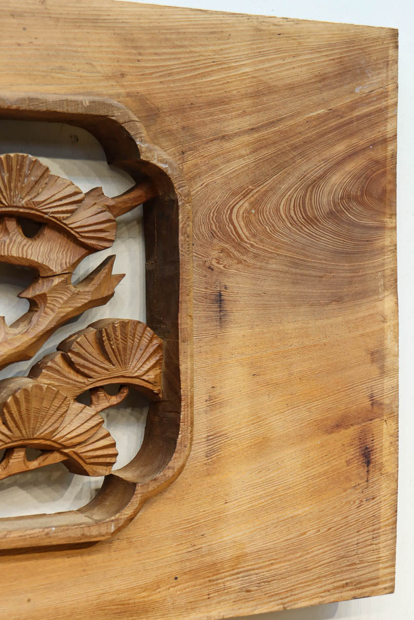 優雅な鶴の姿を松の木に添えた深彫り彫刻中型欄間　EZ2858abcd　在庫(a:1 b:1 c:1 d:1)枚