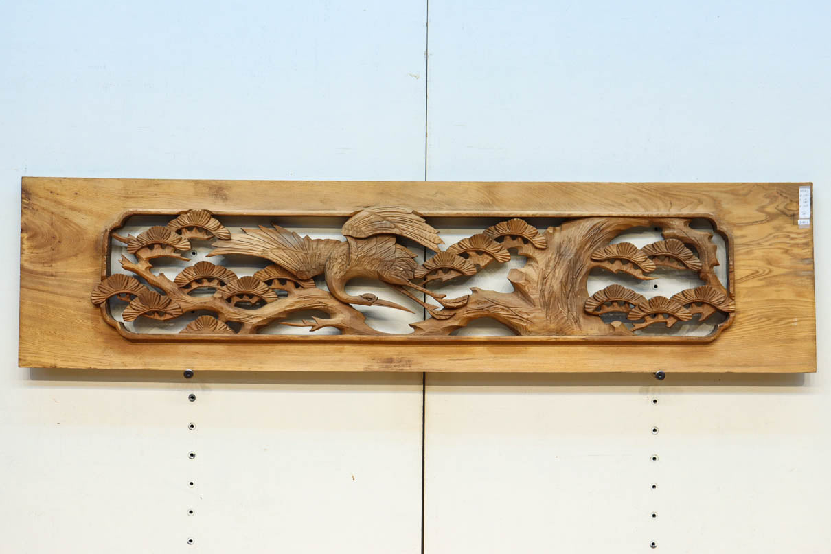 優雅な鶴の姿を松の木に添えた深彫り彫刻中型欄間　EZ2858abcd　在庫(a:1 b:1 c:1 d:1)枚