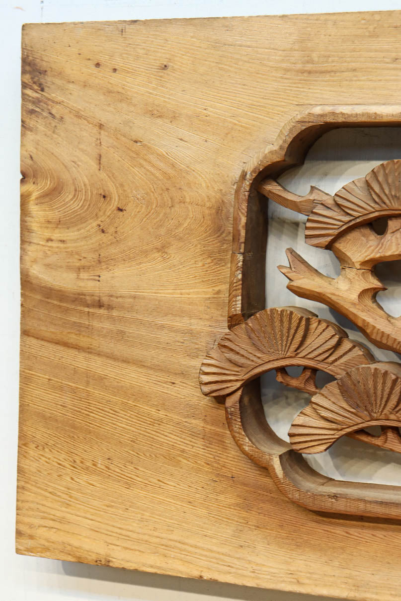 優雅な鶴の姿を松の木に添えた深彫り彫刻中型欄間　EZ2858abcd　在庫(a:1 b:1 c:1 d:1)枚