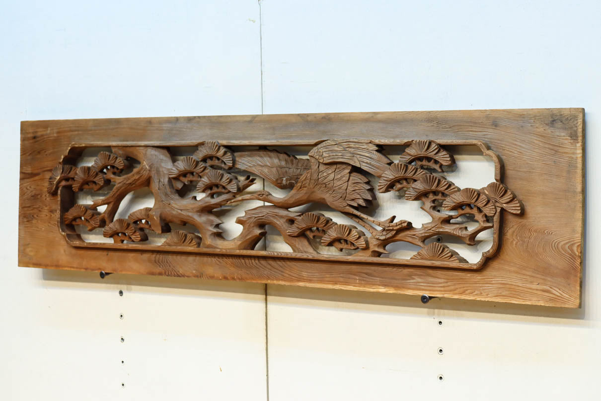 優雅な鶴の姿を松の木に添えた深彫り彫刻中型欄間　EZ2858abcd　在庫(a:1 b:1 c:1 d:1)枚