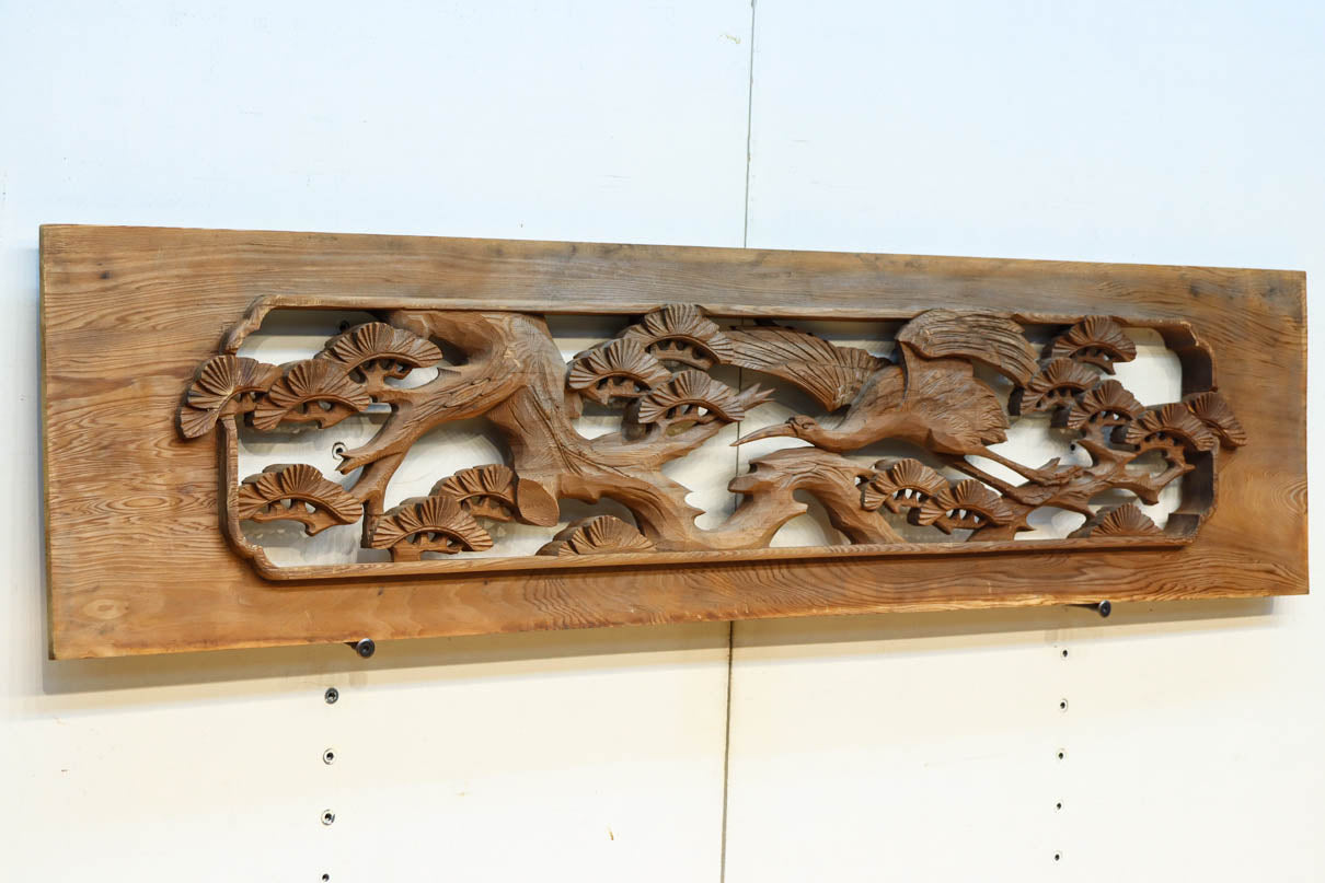 優雅な鶴の姿を松の木に添えた深彫り彫刻中型欄間　EZ2858abcd　在庫(a:1 b:1 c:1 d:1)枚