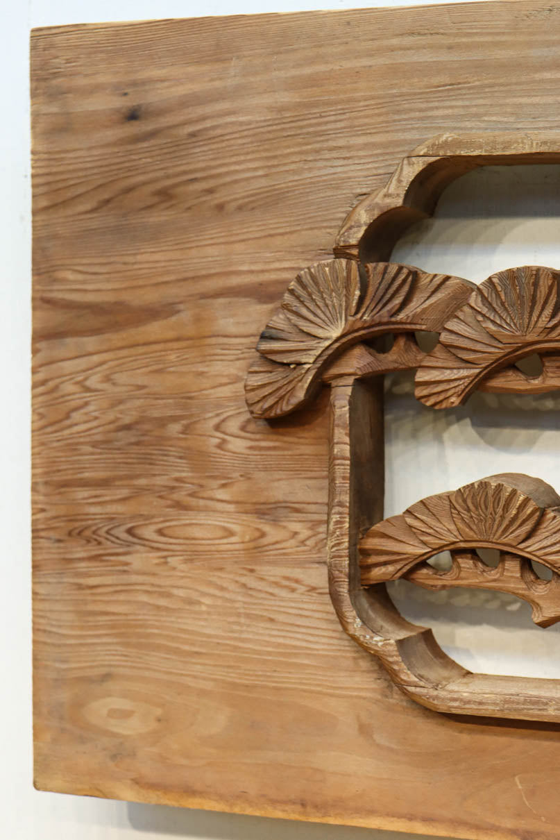 優雅な鶴の姿を松の木に添えた深彫り彫刻中型欄間　EZ2858abcd　在庫(a:1 b:1 c:1 d:1)枚