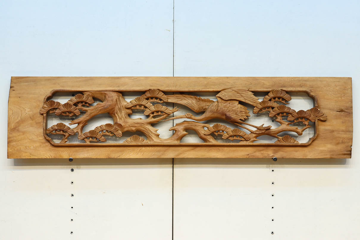 優雅な鶴の姿を松の木に添えた深彫り彫刻中型欄間　EZ2858abcd　在庫(a:1 b:1 c:1 d:1)枚