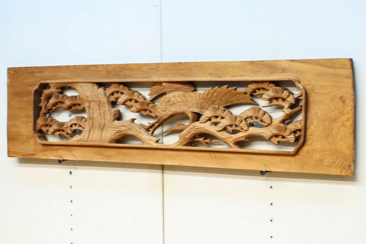 優雅な鶴の姿を松の木に添えた深彫り彫刻中型欄間　EZ2858abcd　在庫(a:1 b:1 c:1 d:1)枚