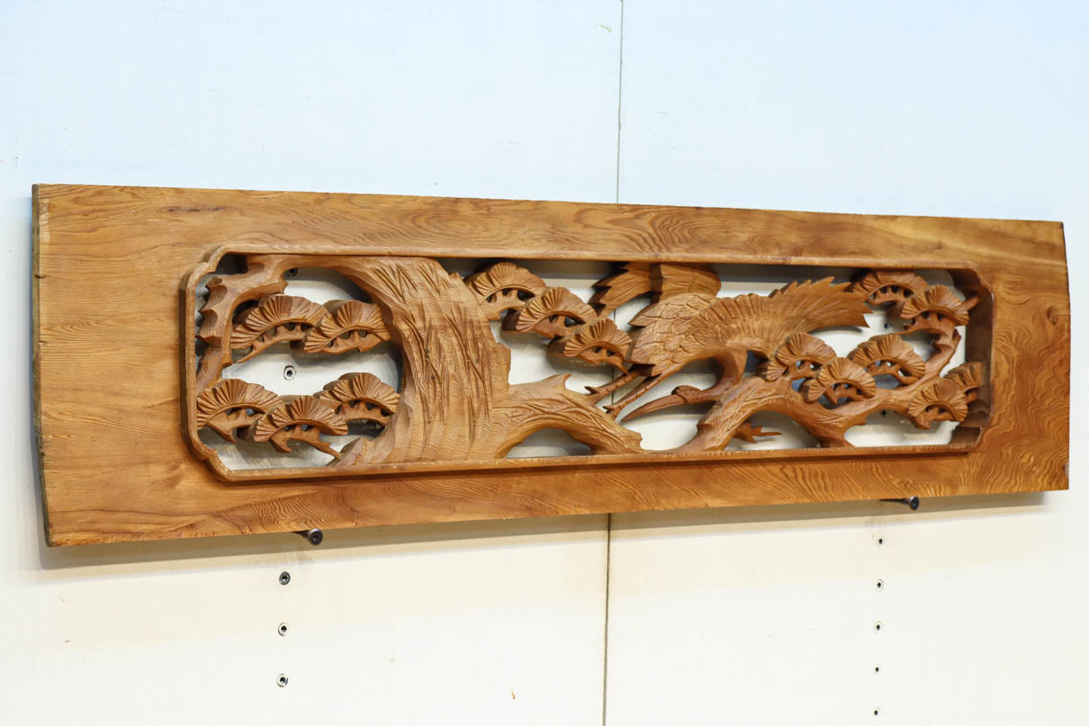 優雅な鶴の姿を松の木に添えた深彫り彫刻中型欄間　EZ2858abcd　在庫(a:1 b:1 c:1 d:1)枚