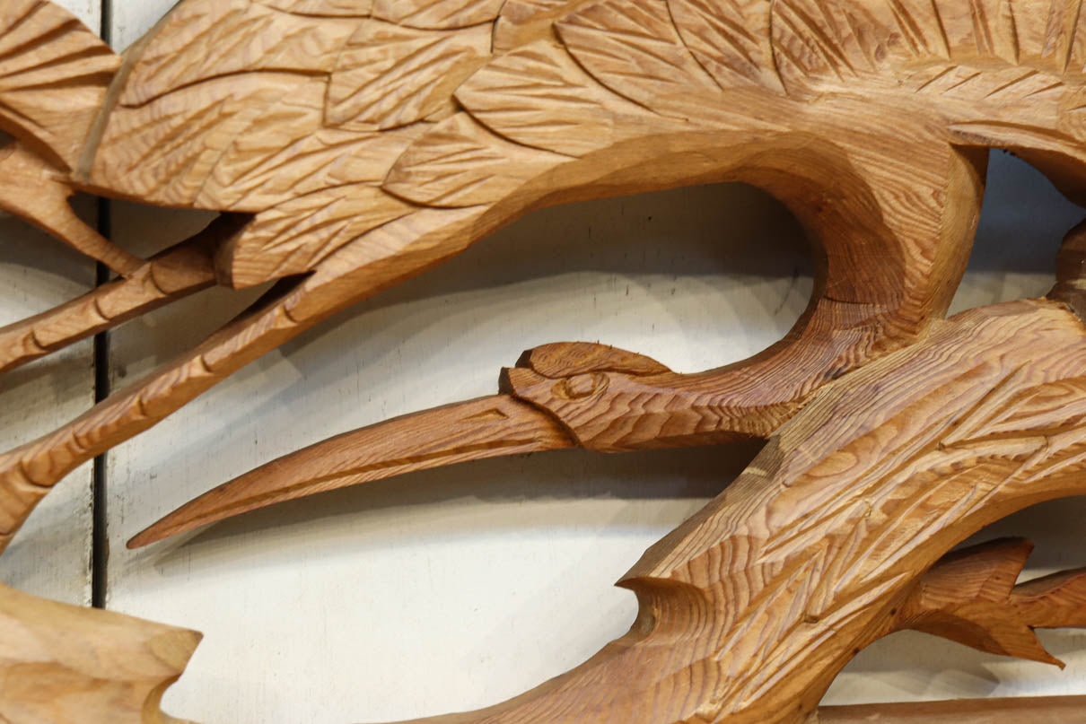 優雅な鶴の姿を松の木に添えた深彫り彫刻中型欄間　EZ2858abcd　在庫(a:1 b:1 c:1 d:1)枚