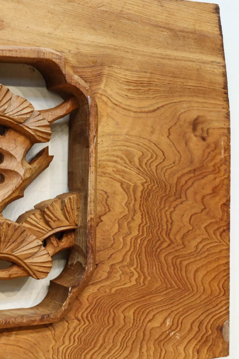 優雅な鶴の姿を松の木に添えた深彫り彫刻中型欄間　EZ2858abcd　在庫(a:1 b:1 c:1 d:1)枚