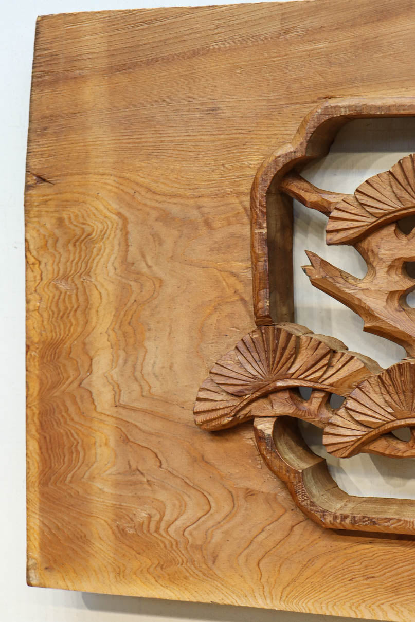 優雅な鶴の姿を松の木に添えた深彫り彫刻中型欄間　EZ2858abcd　在庫(a:1 b:1 c:1 d:1)枚