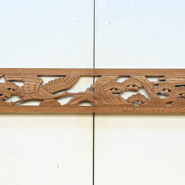 小型サイズ！！竹の側を鶴が優雅に舞う姿を描いた彫刻欄間素材 EZ2859
