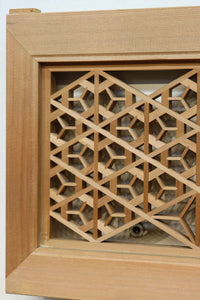 木地色のアレンジ組子装飾が映える小型欄間　EZ2860　在庫4枚