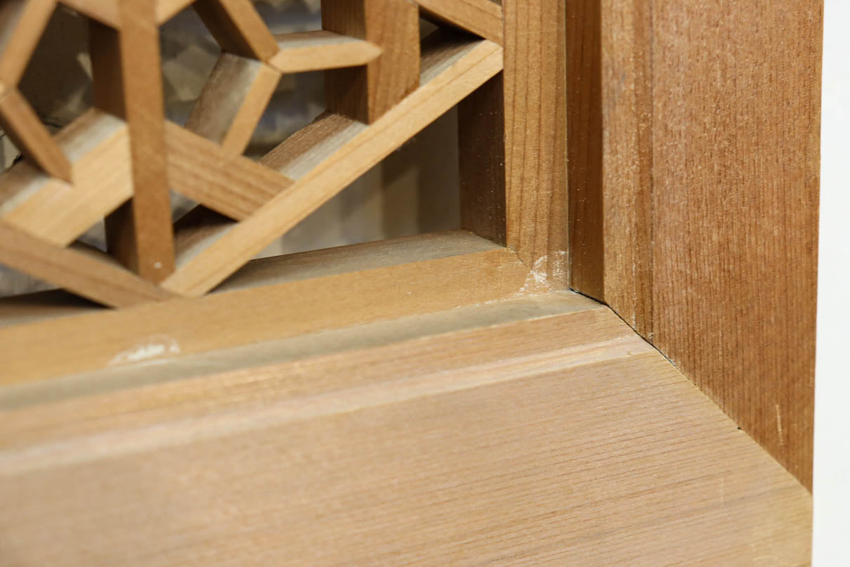 木地色のアレンジ組子装飾が映える小型欄間　EZ2860　在庫4枚