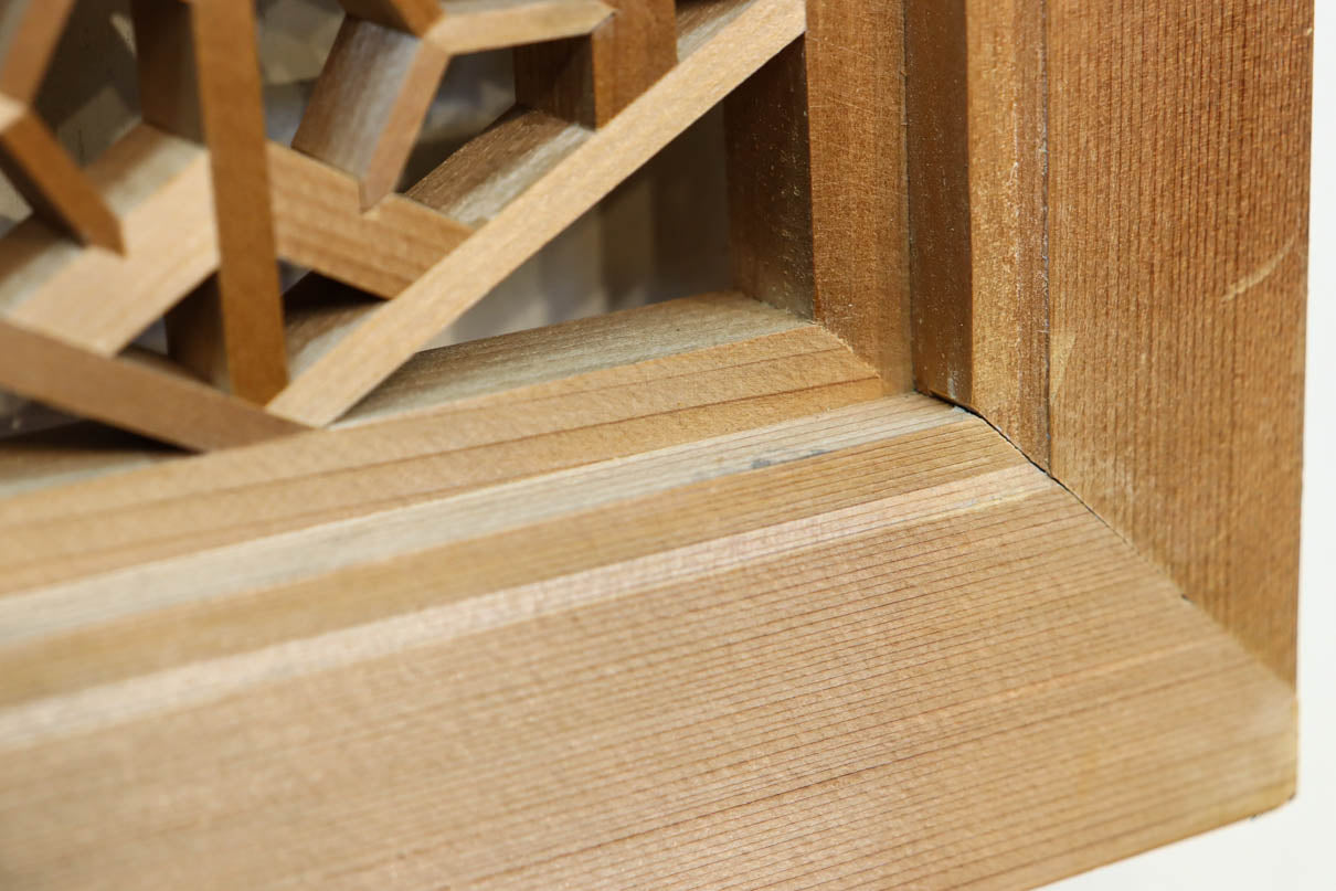 木地色のアレンジ組子装飾が映える小型欄間　EZ2860　在庫4枚