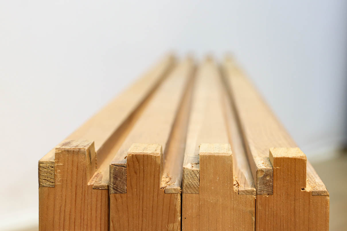 木地色のアレンジ組子装飾が映える小型欄間　EZ2860　在庫4枚