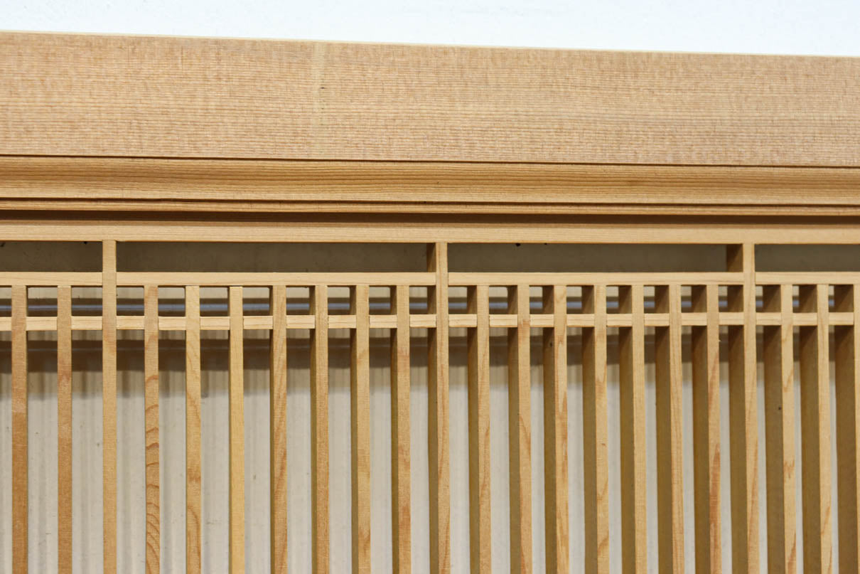 繊細な縦繁格子と美しい木地色が映える縦繁欄間　EZ2863　在庫1枚