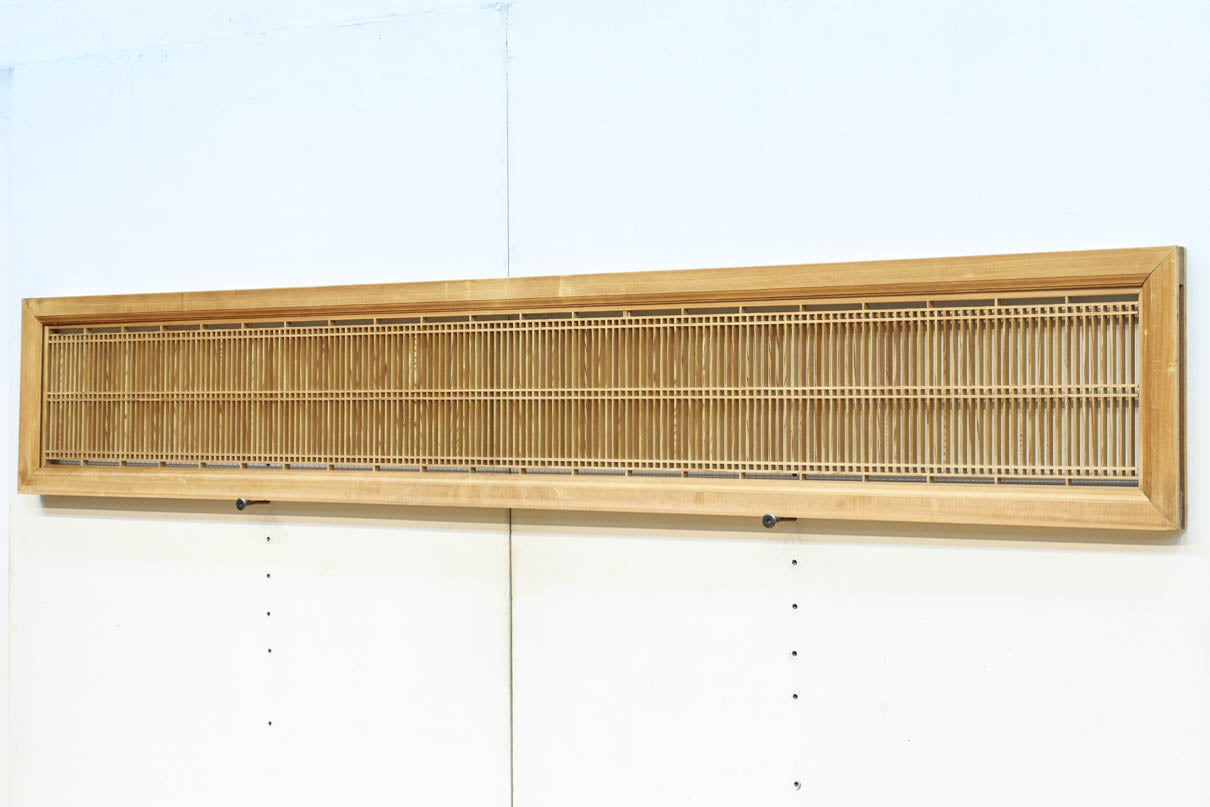 繊細な縦繁格子と美しい木地色が映える縦繁欄間　EZ2863　在庫1枚