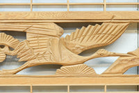 松と鶴の縁起の良い彫刻を描いた窓絵で華やいだ面持ちの彫刻欄間　EZ2868ab　在庫(a:1 b:1)枚