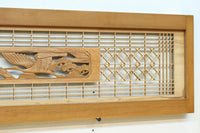 松と鶴の縁起の良い彫刻を描いた窓絵で華やいだ面持ちの彫刻欄間　EZ2868ab　在庫(a:1 b:1)枚