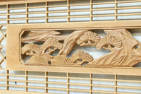 松と鶴の縁起の良い彫刻を描いた窓絵で華やいだ面持ちの彫刻欄間　EZ2868ab　在庫(a:1 b:1)枚