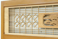 松と鶴の縁起の良い彫刻を描いた窓絵で華やいだ面持ちの彫刻欄間　EZ2868ab　在庫(a:1 b:1)枚