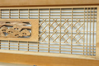 松と鶴の縁起の良い彫刻を描いた窓絵で華やいだ面持ちの彫刻欄間　EZ2868ab　在庫(a:1 b:1)枚