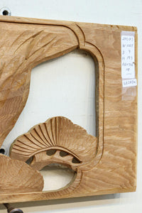 雄々しい鷹が松の木に身を隠す彫刻欄間素材　EZ2871ab　在庫(a:1 b:1)枚