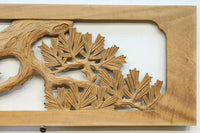 勇ましい鷹と松の縁起の良い絵柄が風格を感じさせる彫刻欄間素材　EZ2883　在庫1枚