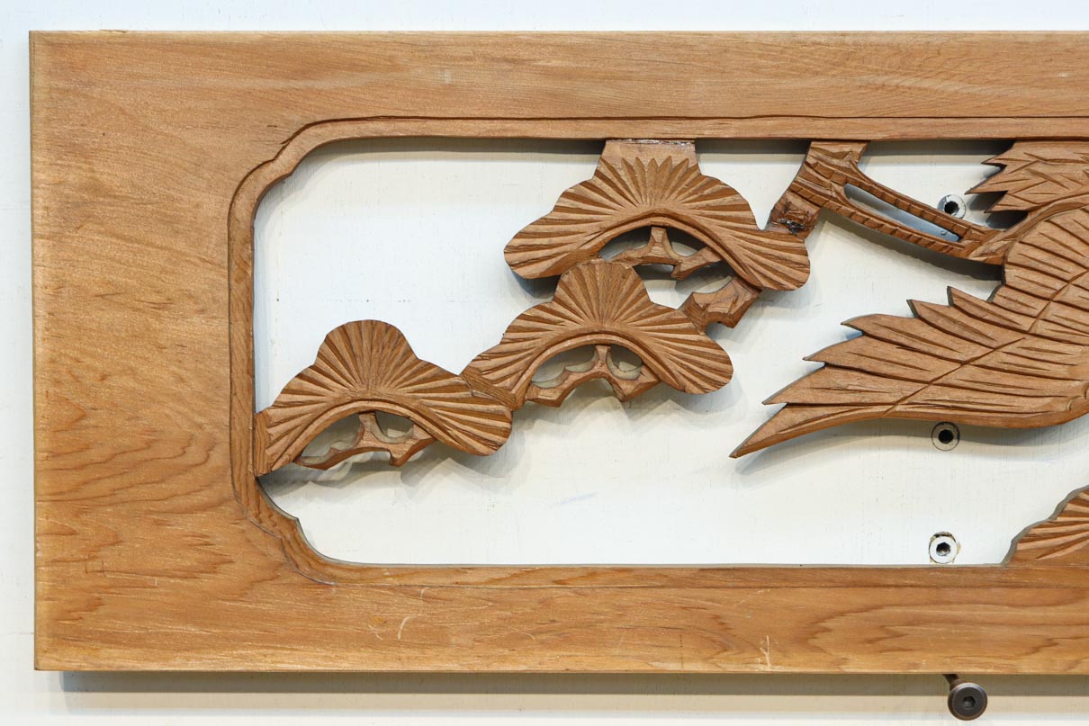 松の周りを舞う鶴の姿を細やかに描いた彫刻欄間素材 EZ2885ab 在庫(a:1