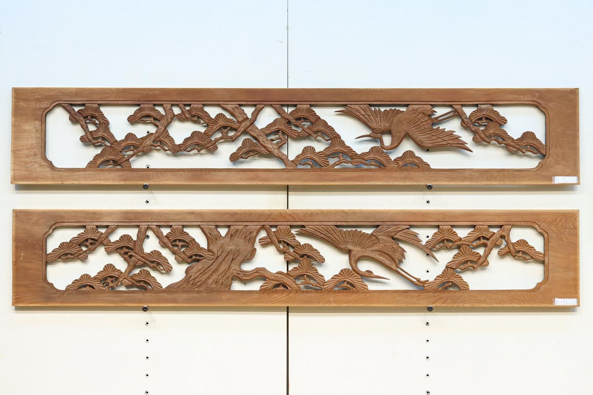 松の周りを舞う鶴の姿を細やかに描いた彫刻欄間素材 EZ2885ab 在庫(a:1