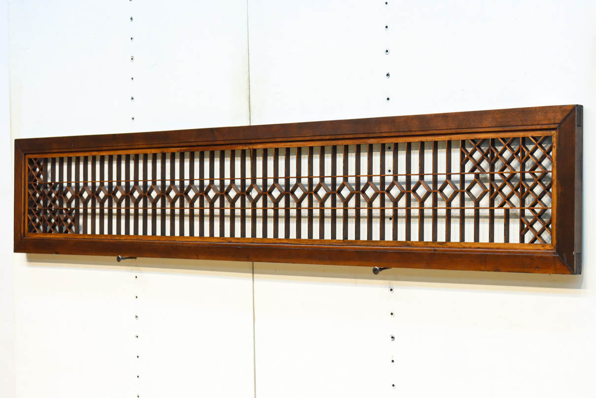 両端の組子細工と幾何学帯装飾で和モダンな面持ちの欄間　EZ2921　在庫1枚