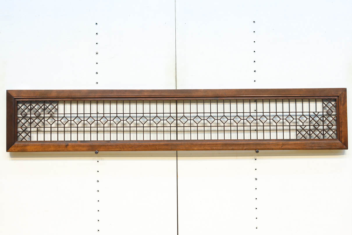 両端の組子細工と幾何学帯装飾で和モダンな面持ちの欄間　EZ2921　在庫1枚