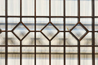 両端の組子細工と幾何学帯装飾で和モダンな面持ちの欄間　EZ2921　在庫1枚