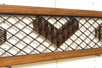 大きな幾何学装飾を備えて格調あるデザインの欄間　EZ2924　在庫1枚