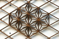 大きな幾何学装飾を備えて格調あるデザインの欄間　EZ2924　在庫1枚