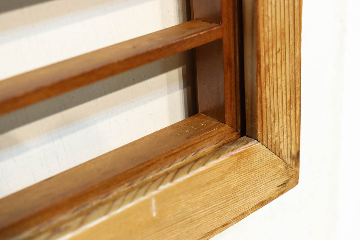 縁起の良い松の彫刻と格子を合わせた彫刻欄間　EZ2925　在庫1枚