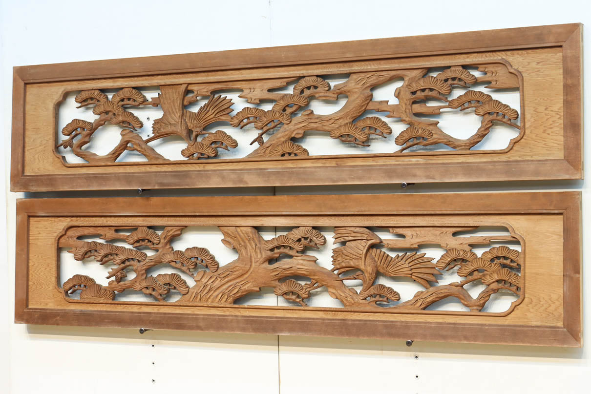 鶴と松を繊細に彫り描いて雅な面持ちある彫刻欄間　EZ2934ab　在庫(a:1 b:1)枚