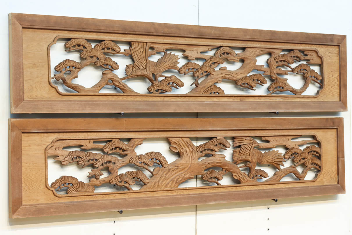 鶴と松を繊細に彫り描いて雅な面持ちある彫刻欄間　EZ2934ab　在庫(a:1 b:1)枚